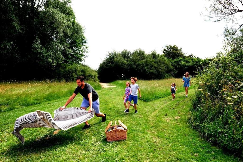 Roseberry Cottage - Lower Mill Estate Somerford Keynes المظهر الخارجي الصورة